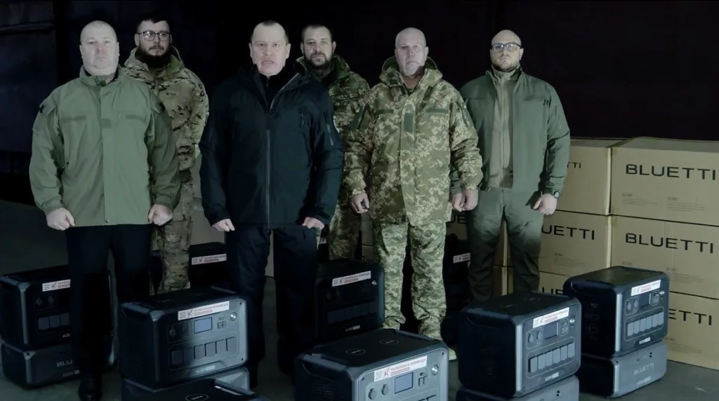 Військові отримують портативні станції Bluetti для енергопостачання