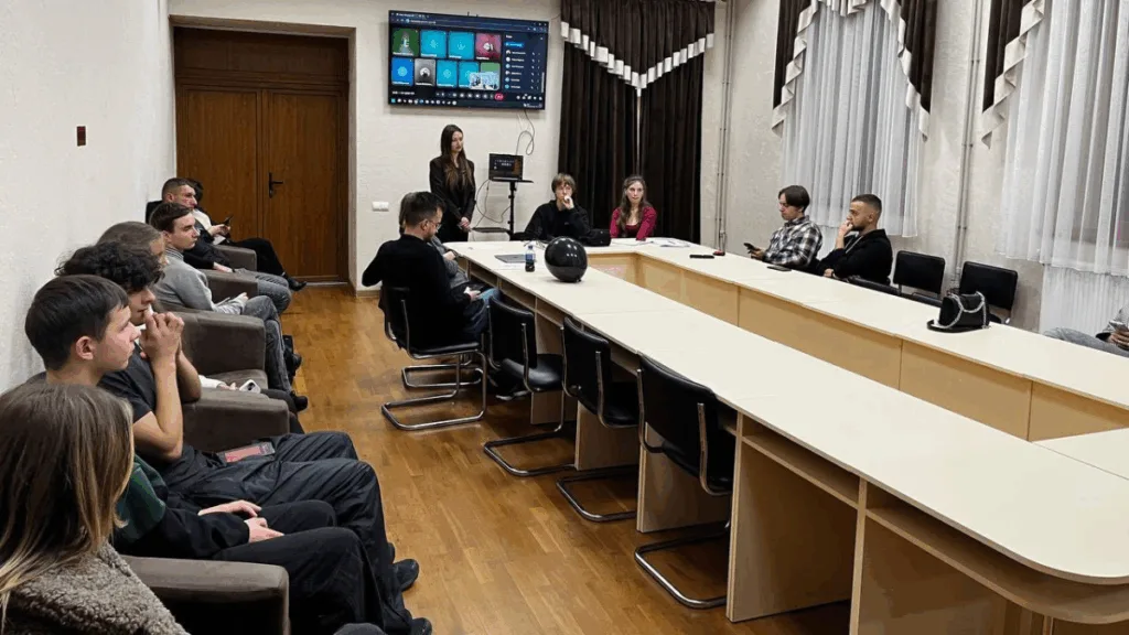 Студенти на зустрічі в аудиторії університету