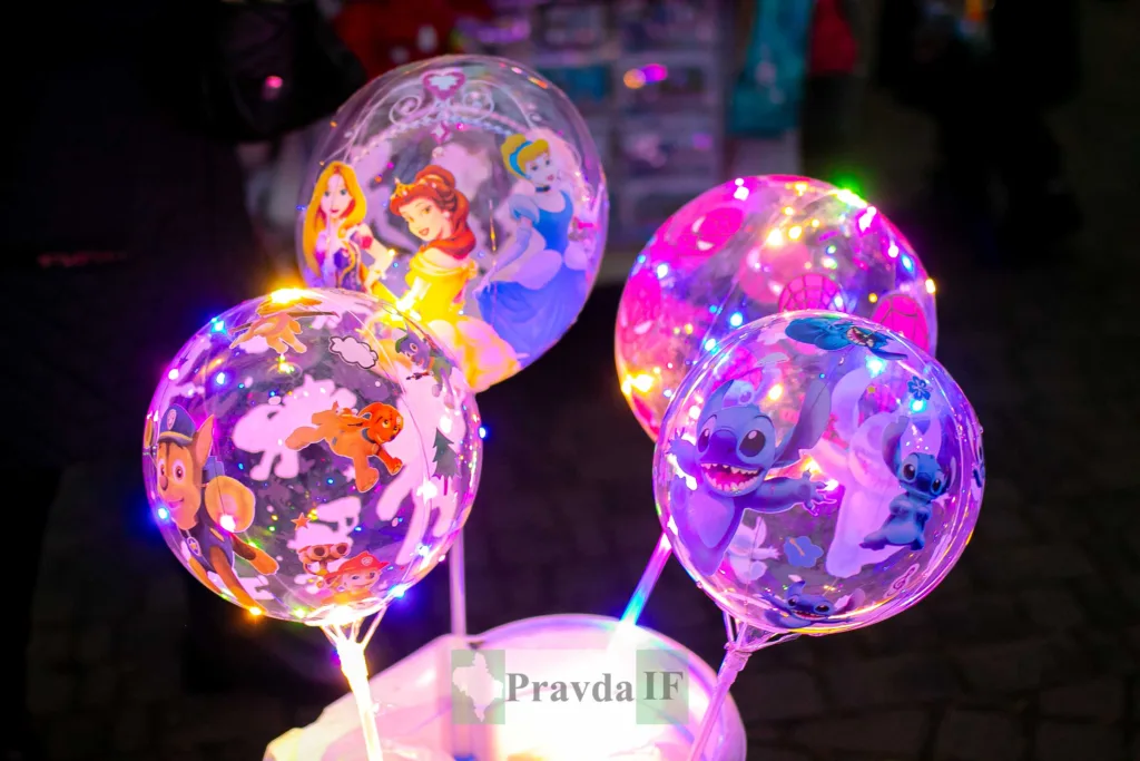 Світлові повітряні кулі з мультяшними героями
