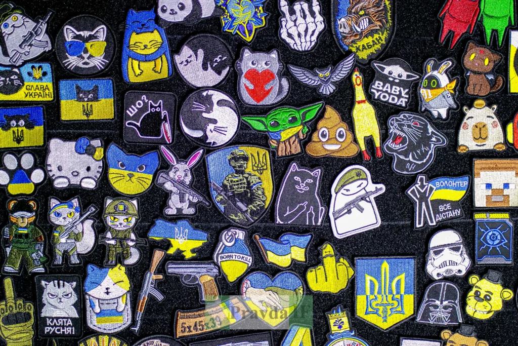 Нашивки з котами та українськими символами