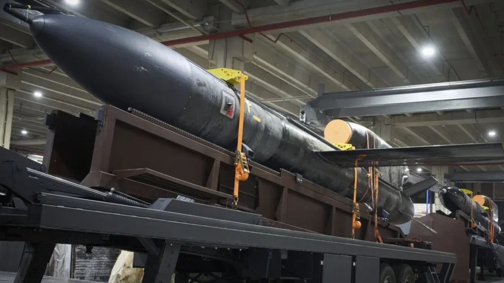 Тут виготовляють "Фламінго": журналісти побували на секретному заводі в Україні