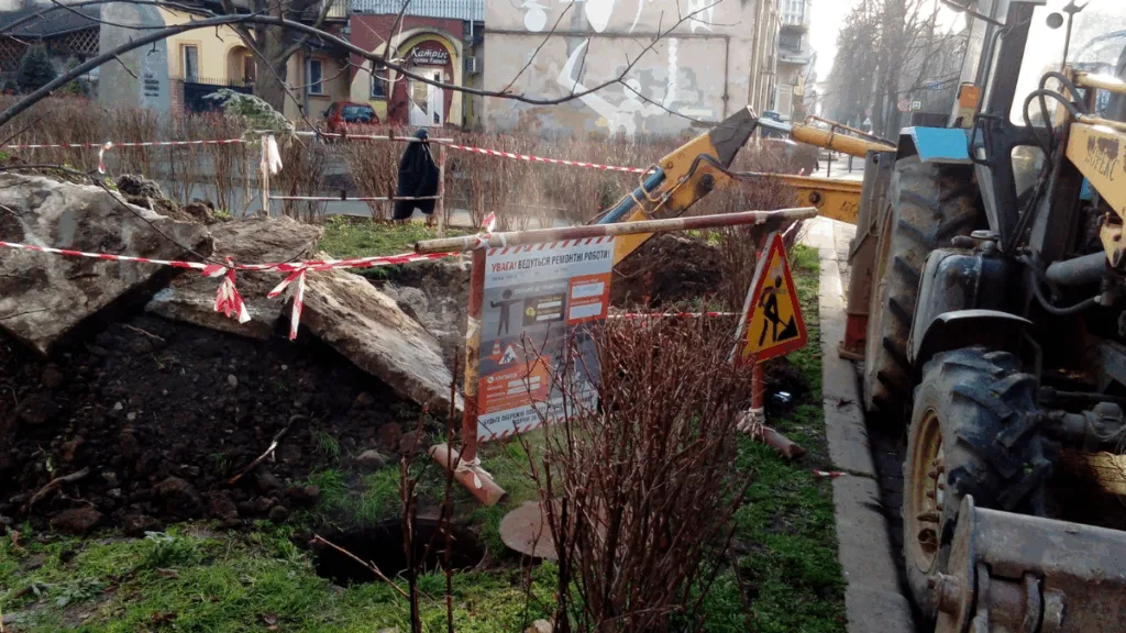 Ремонтні роботи на вулиці з екскаватором