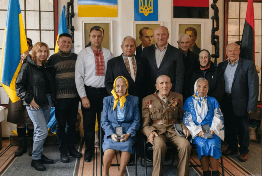 Групове фото ветеранів та представників громади України