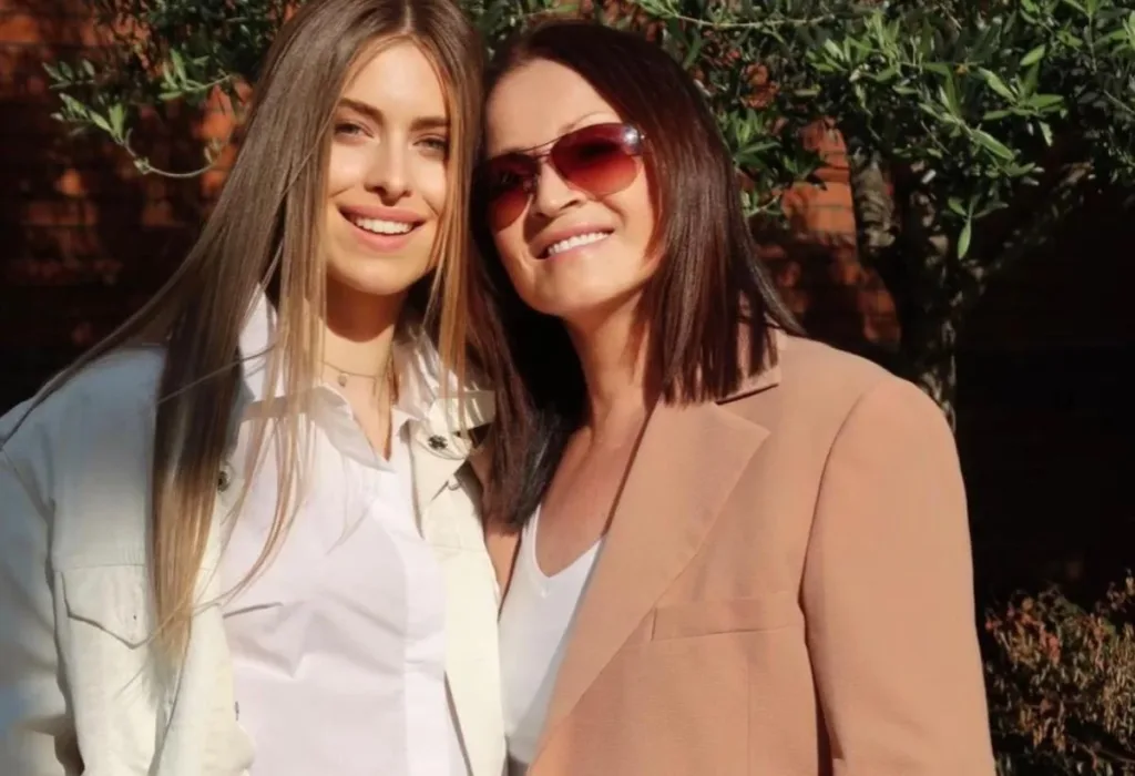 Онука Софії Ротару порозважалась в Куршевелі з подругою-росіянкою