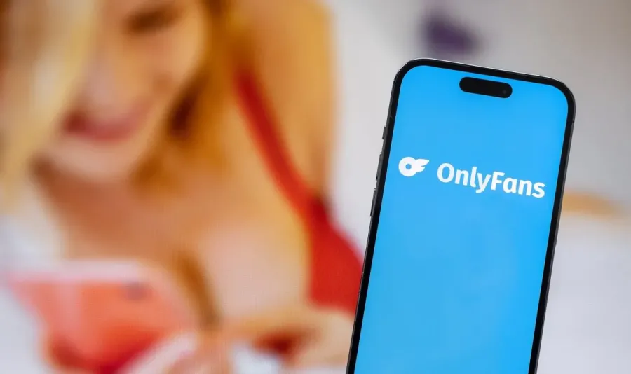 Смартфон із відкритим додатком OnlyFans