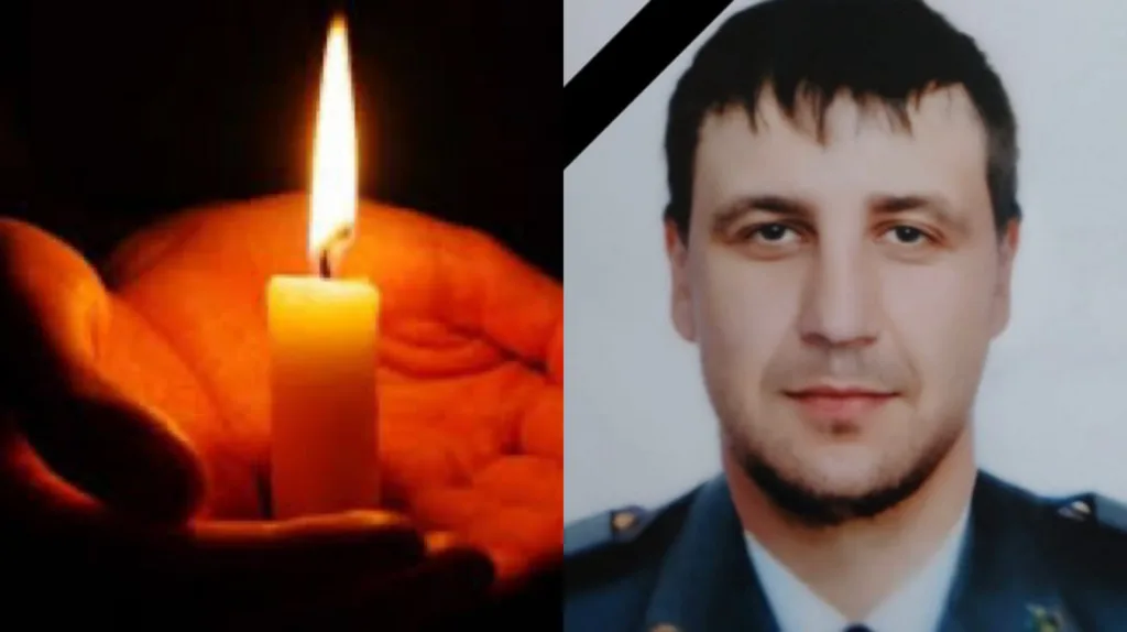 Палаюча свічка та чоловік у формі