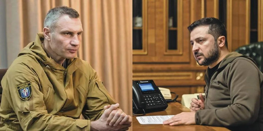 Двоє чоловіків у військовому одязі під час розмови