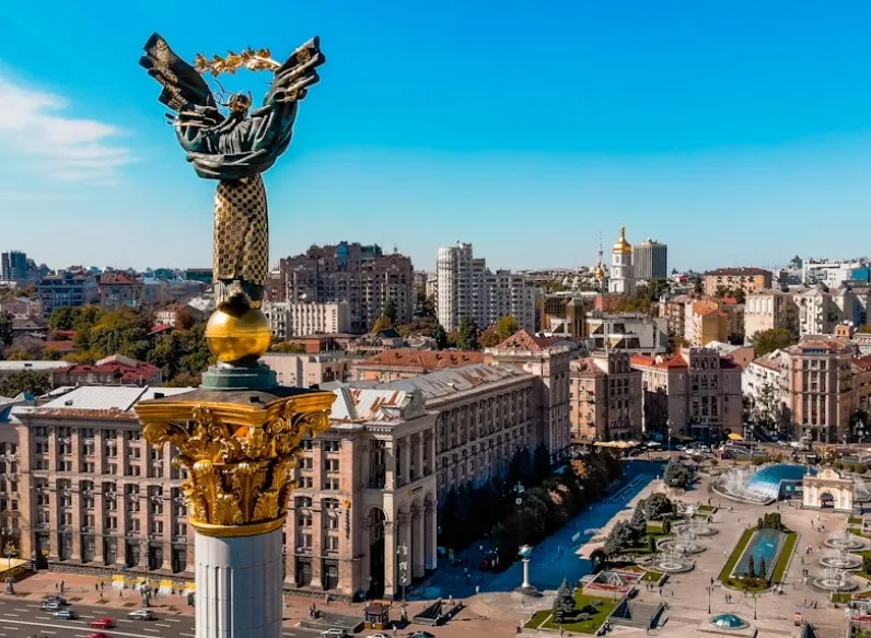 Монумент Незалежності на Майдані Незалежності у Києві