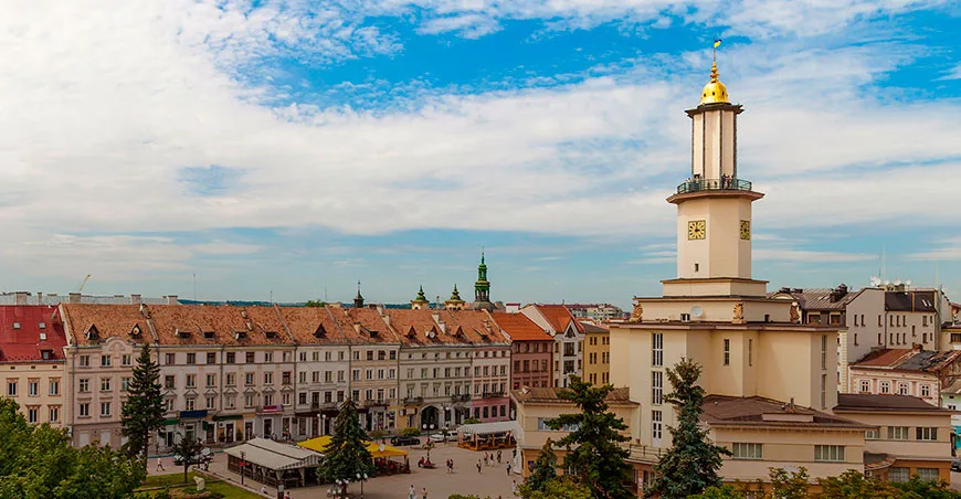 Ратуша та центральна площа Івано-Франківська