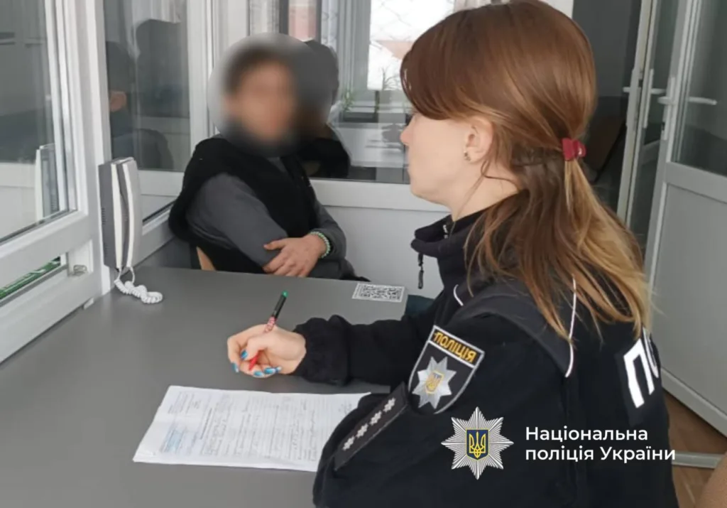 Поліція України проводить опитування громадянина