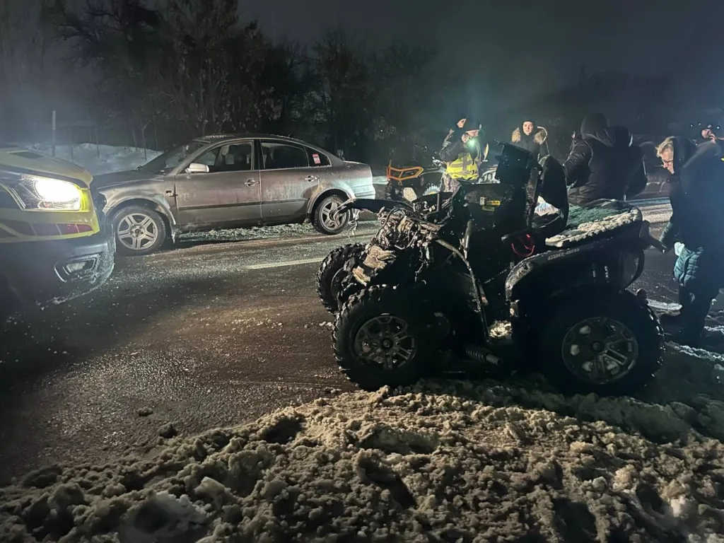 Дорожня аварія автомобіля та квадроцикла взимку