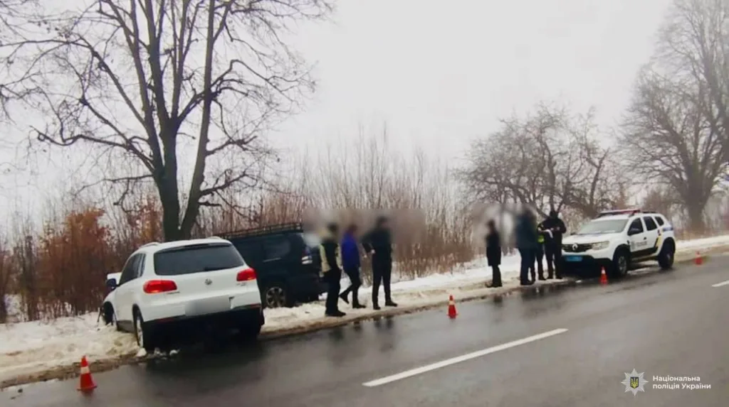 Дорожня аварія з поліцією взимку на трасі