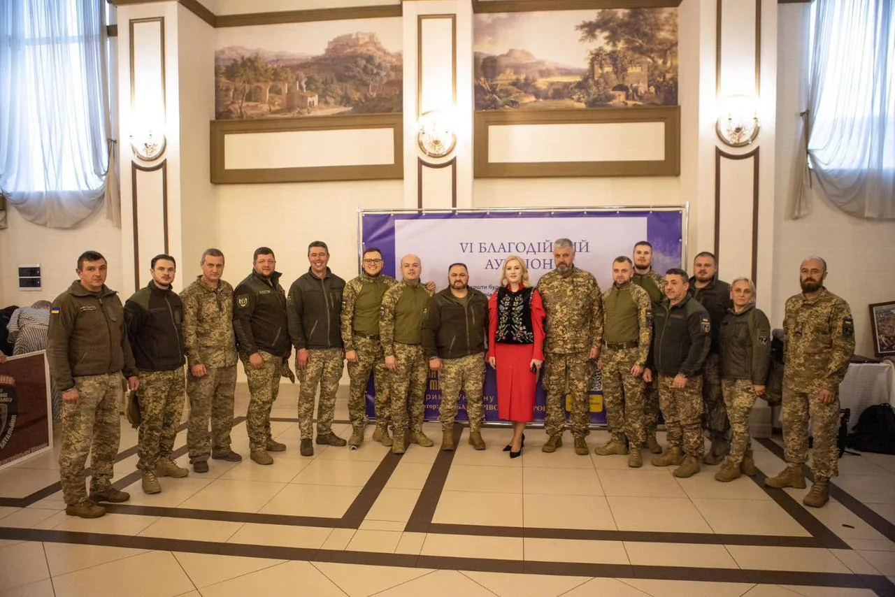 Військові на благодійному аукціоні в Україні