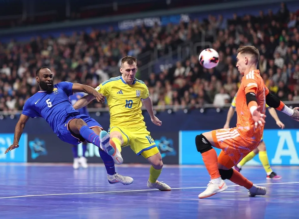 Матч з футзалу між Україною та суперником