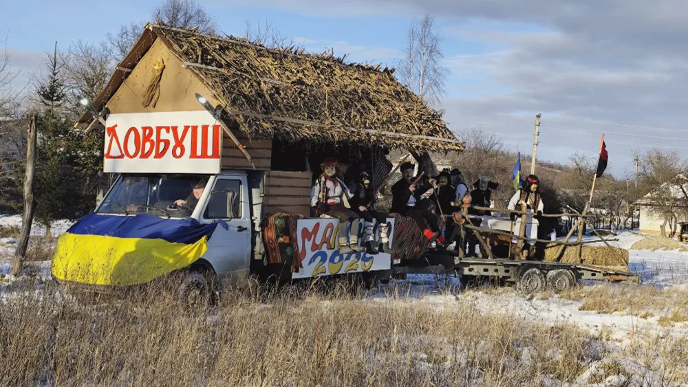 Український святковий парадний фургон із прапором України