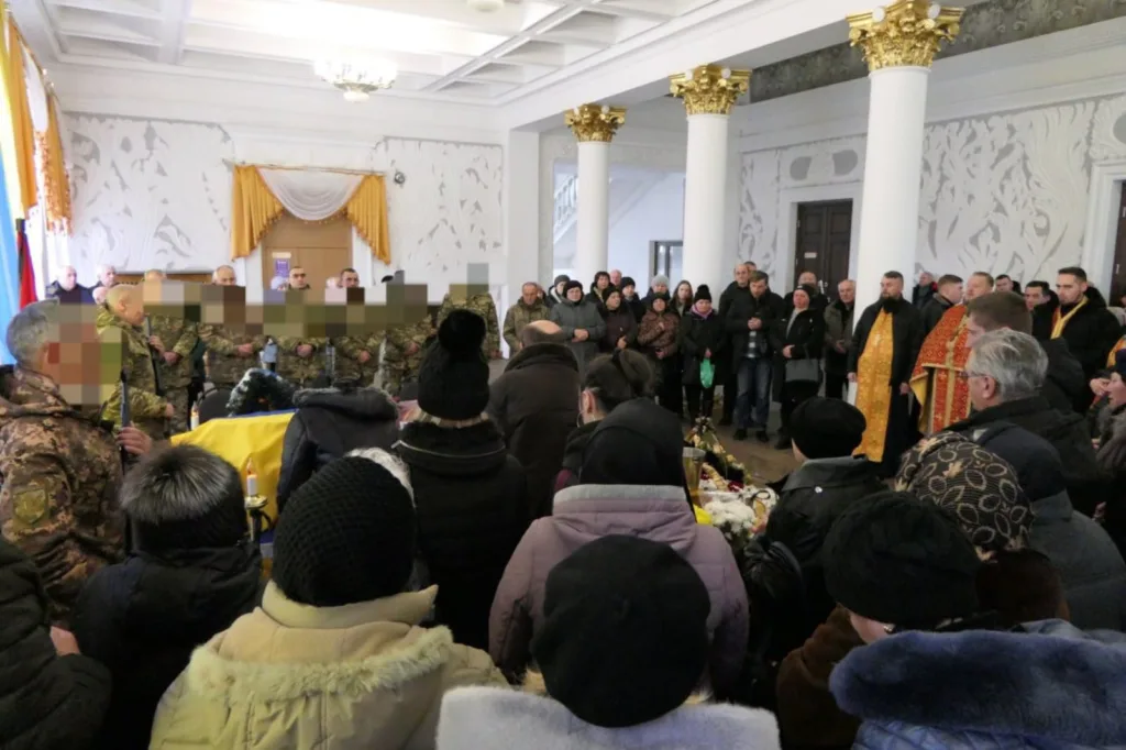 Церемонія прощання з військовослужбовцем у залі