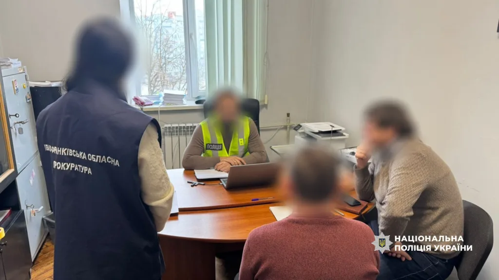 Працівники поліції та прокуратури в офісі