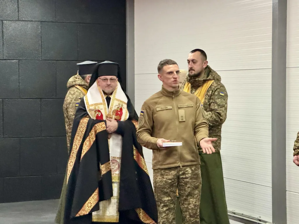 Військові священники проводять церемонію благословення