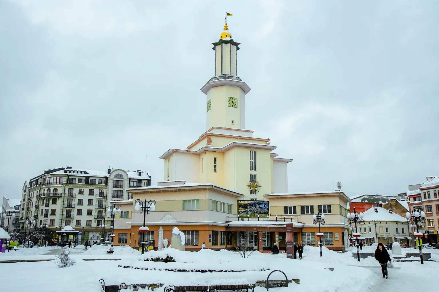 Зимовий міський ратуш Івано-Франківська