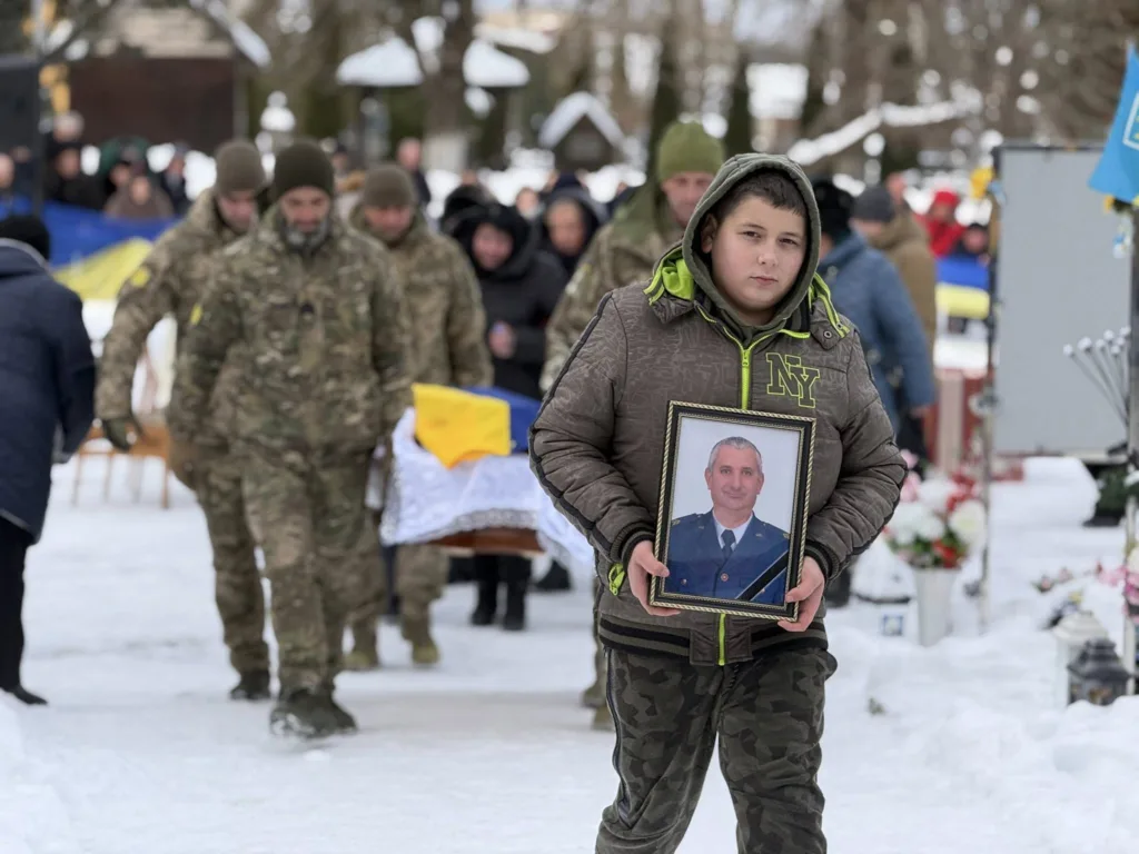 Похорон українського військового героя взимку