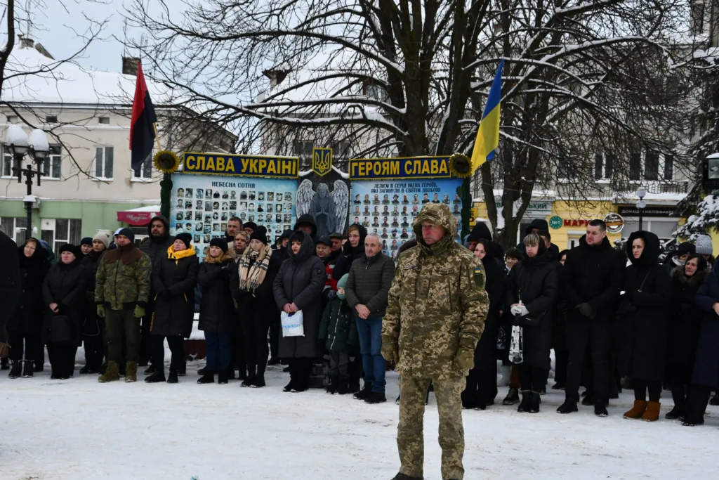 Вшанування героїв України на міській площі