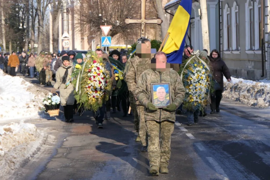 Похоронна хода військових із прапором України