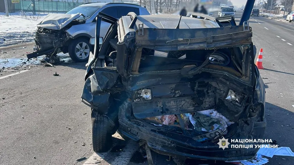 Дорожньо-транспортна пригода з пошкодженими автомобілями