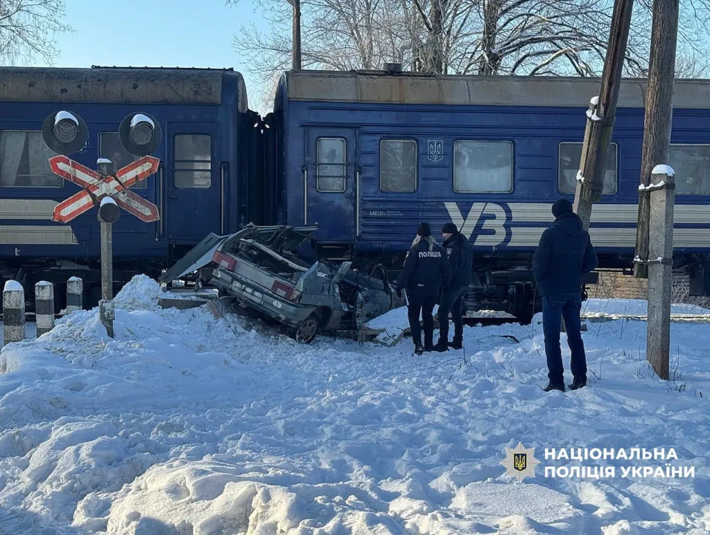 ДТП поїзда і автомобіля на залізничному переїзді