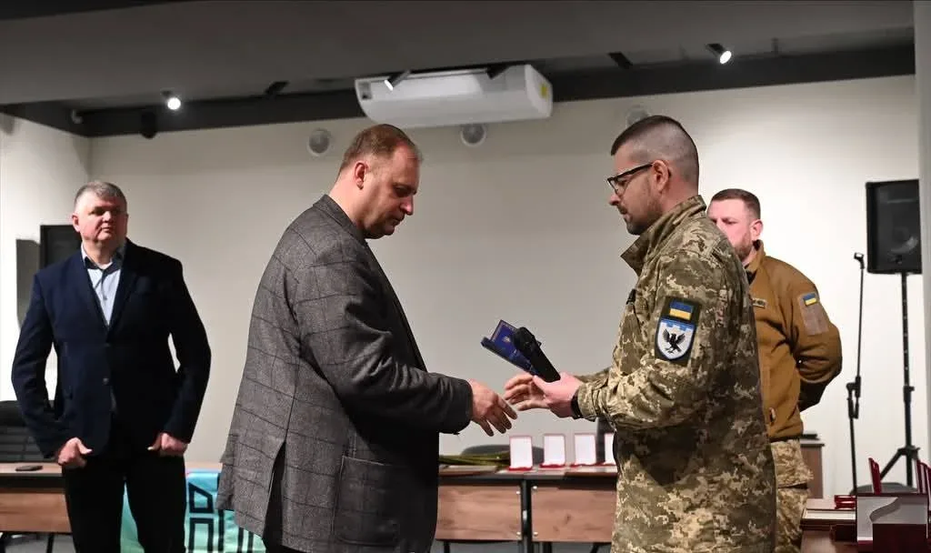 Вручення нагород військовослужбовцю в Івано-Франківську