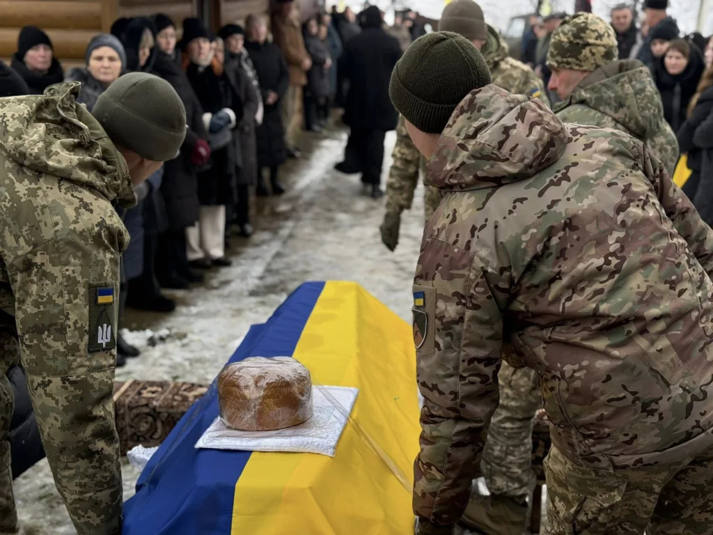 Військові проводжають загиблого героя України