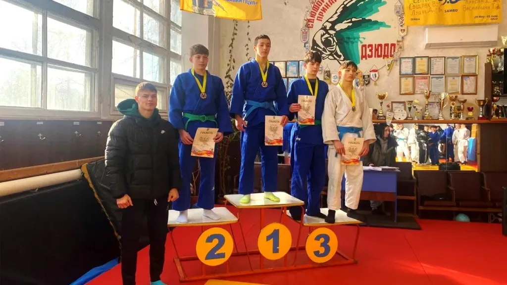 Переможці змагань з дзюдо на п'єдесталі