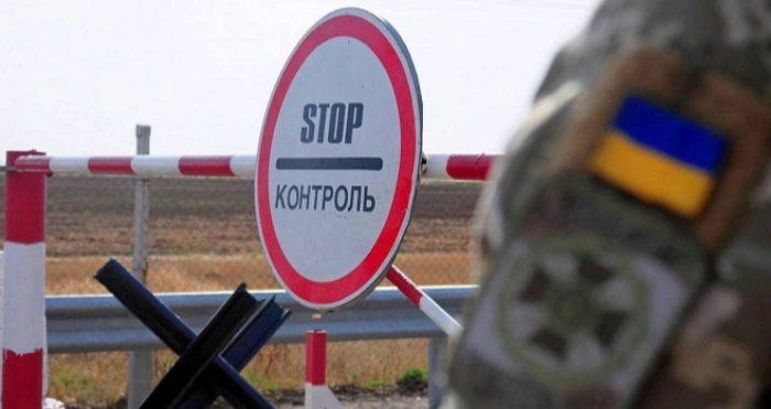 Український блокпост із знаком стоп-контроль