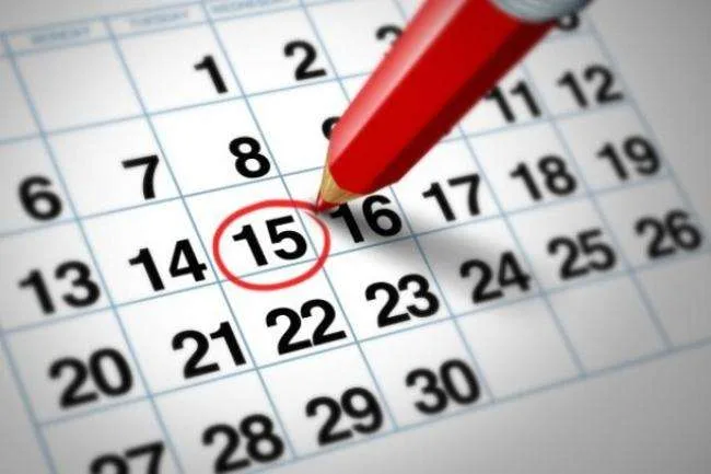 Календар з обведеною датою п’ятнадцятого числа