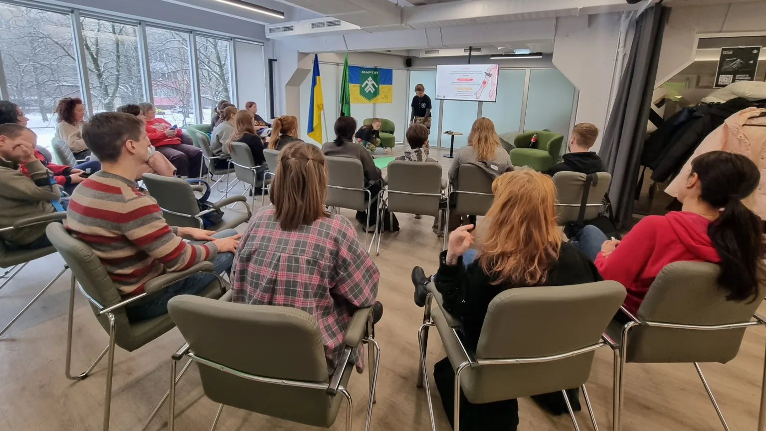 Лекція для молоді у сучасному навчальному центрі