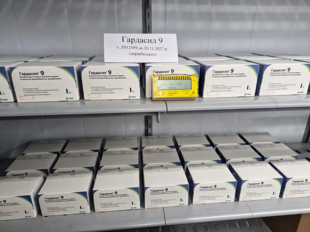 Вакцина Гардасил 9 на полицях складу