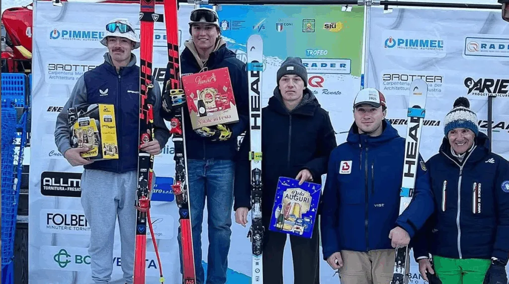 Лижники на подіумі після змагань у горах