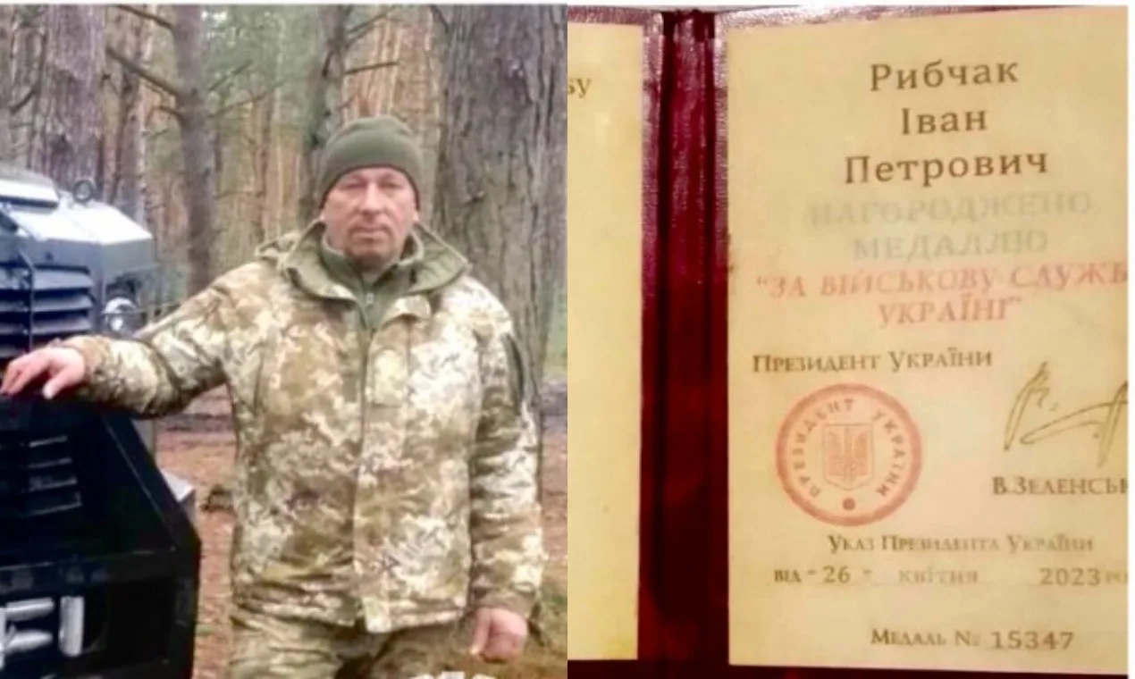 Військовий отримує медаль за службу Україні