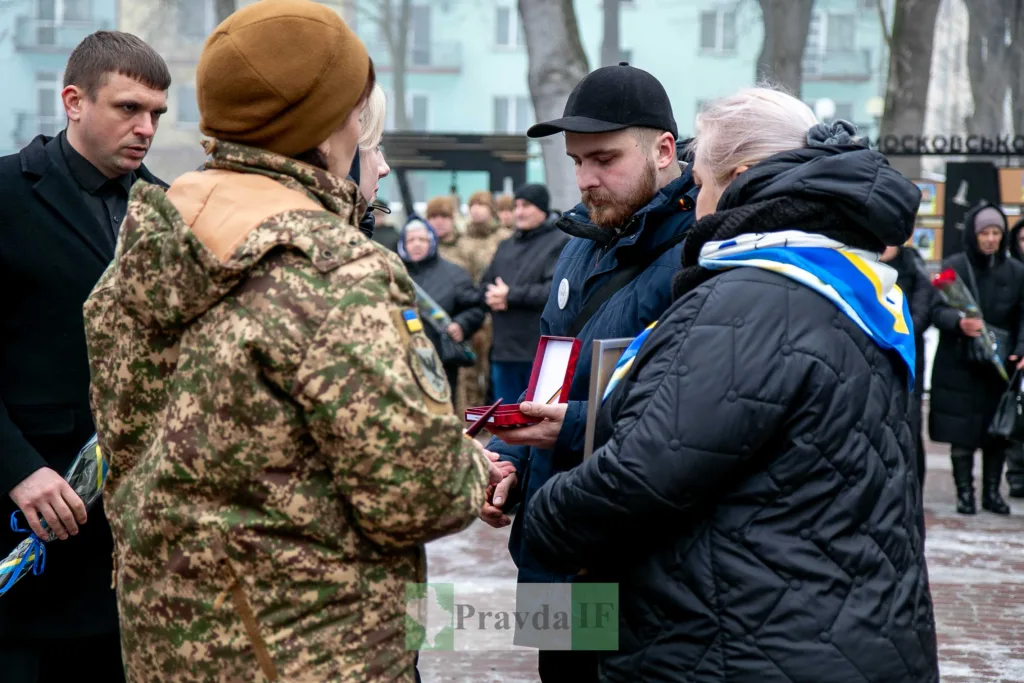Вручення нагород військовим у місті України