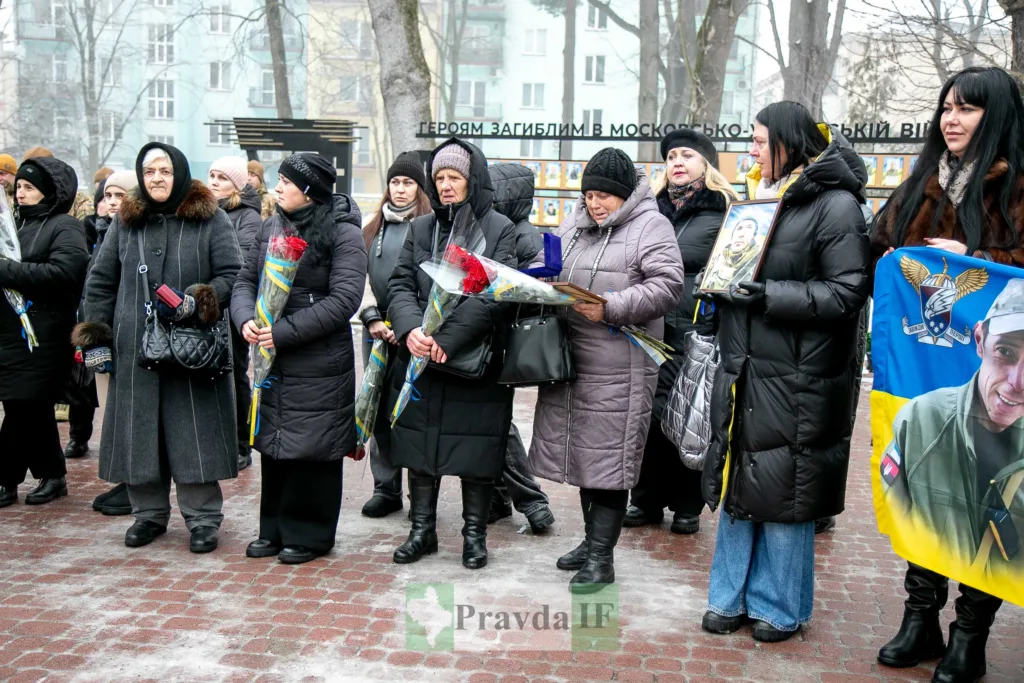 Жінки вшанували пам'ять загиблих героїв України