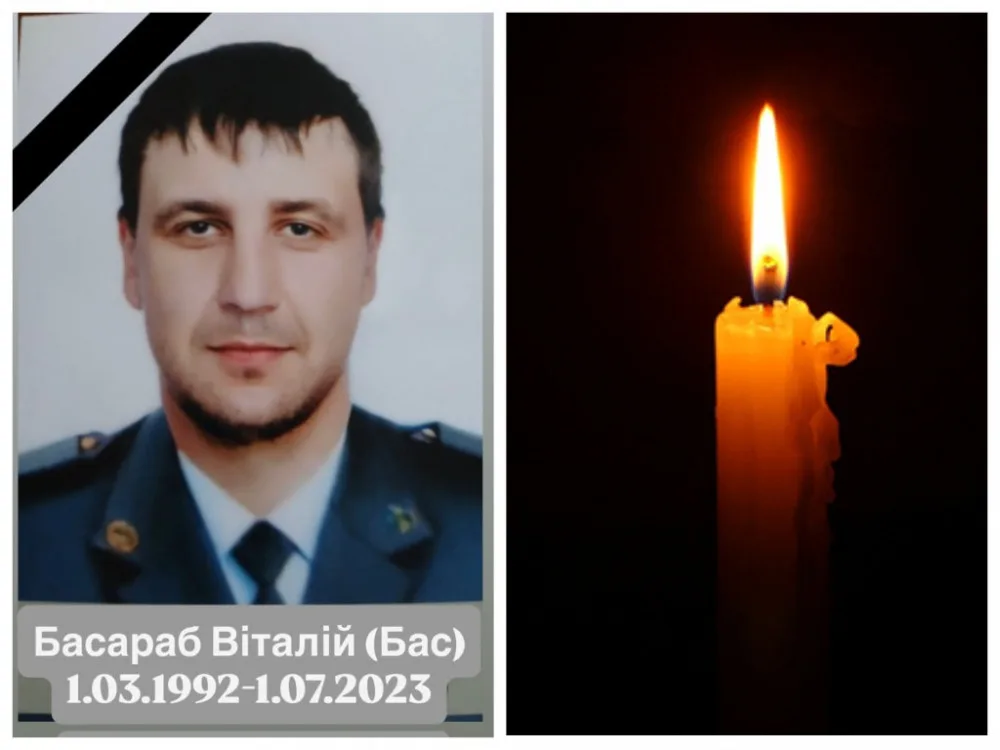 Портрет чоловіка у формі та палаюча свічка