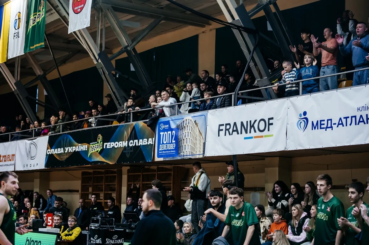 Уболівальники на баскетбольному матчі в Україні