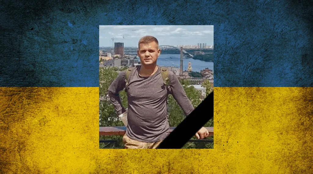 Чоловік на тлі українського прапора