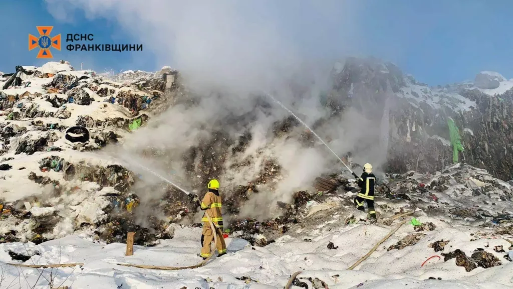 У Івано-Франківському районі горіло сміттєзвалище