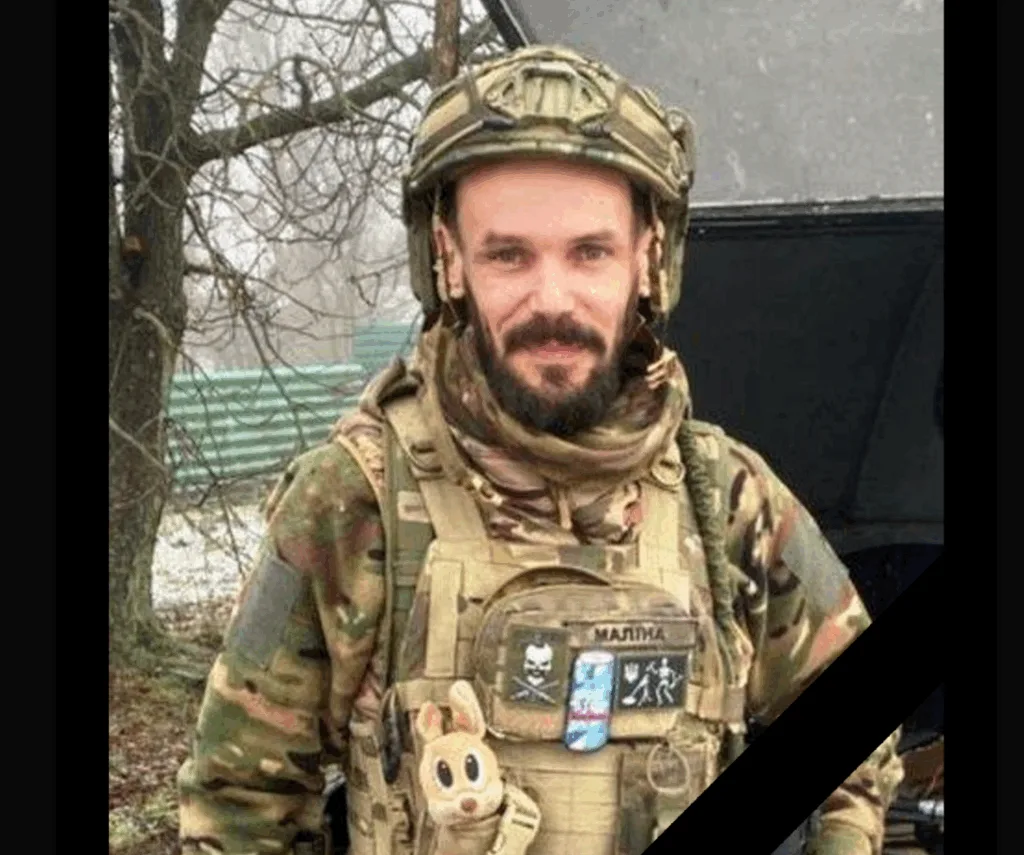 Український військовий у камуфляжі на відкритому повітрі