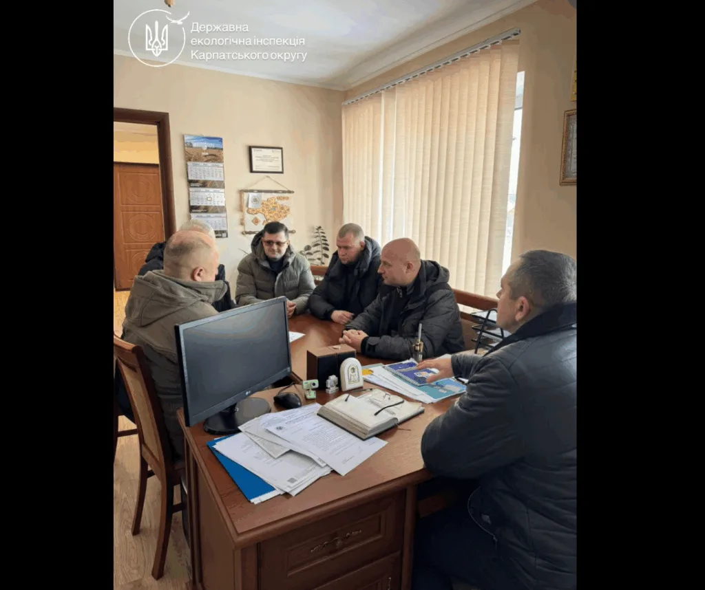 Нарада співробітників у офісі екологічної інспекції