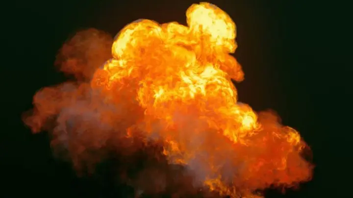 Великий вогняний вибух на темному тлі