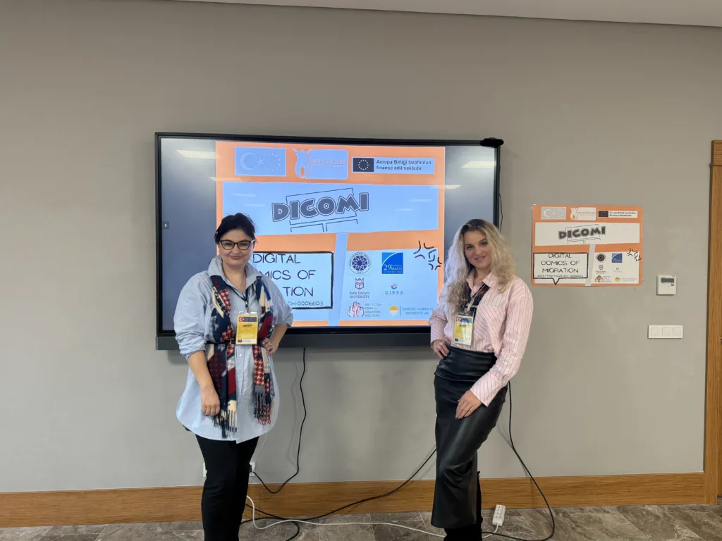 Дві жінки стоять перед екраном презентації DICOMI