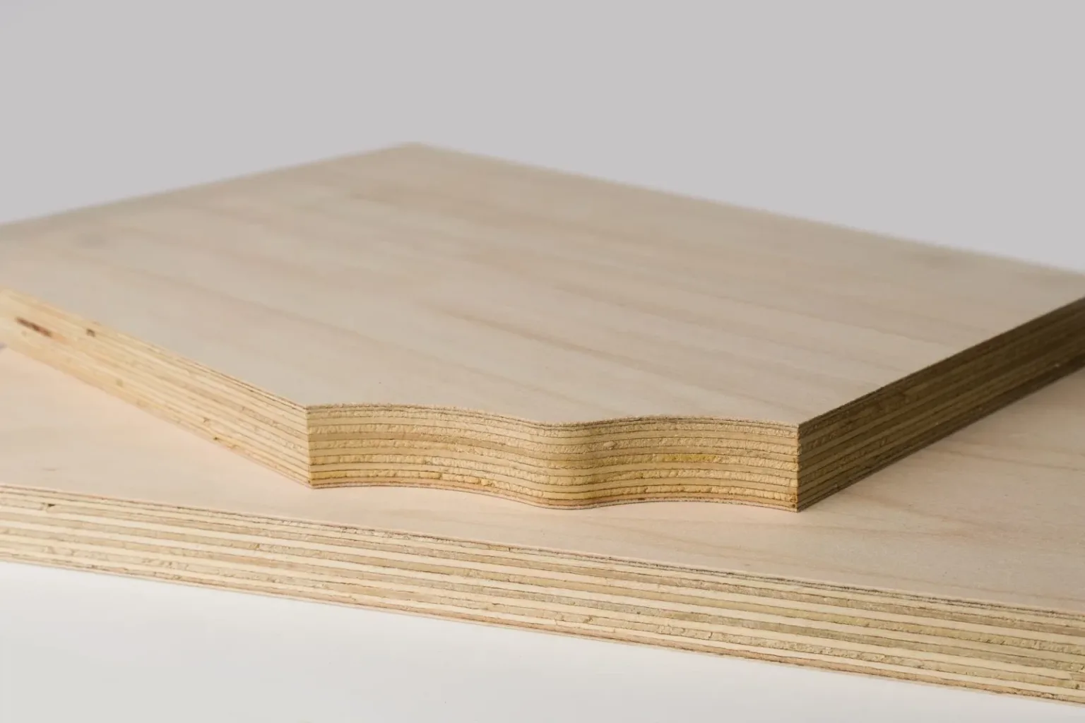 Аркуші дерев’яної фанери крупним планом