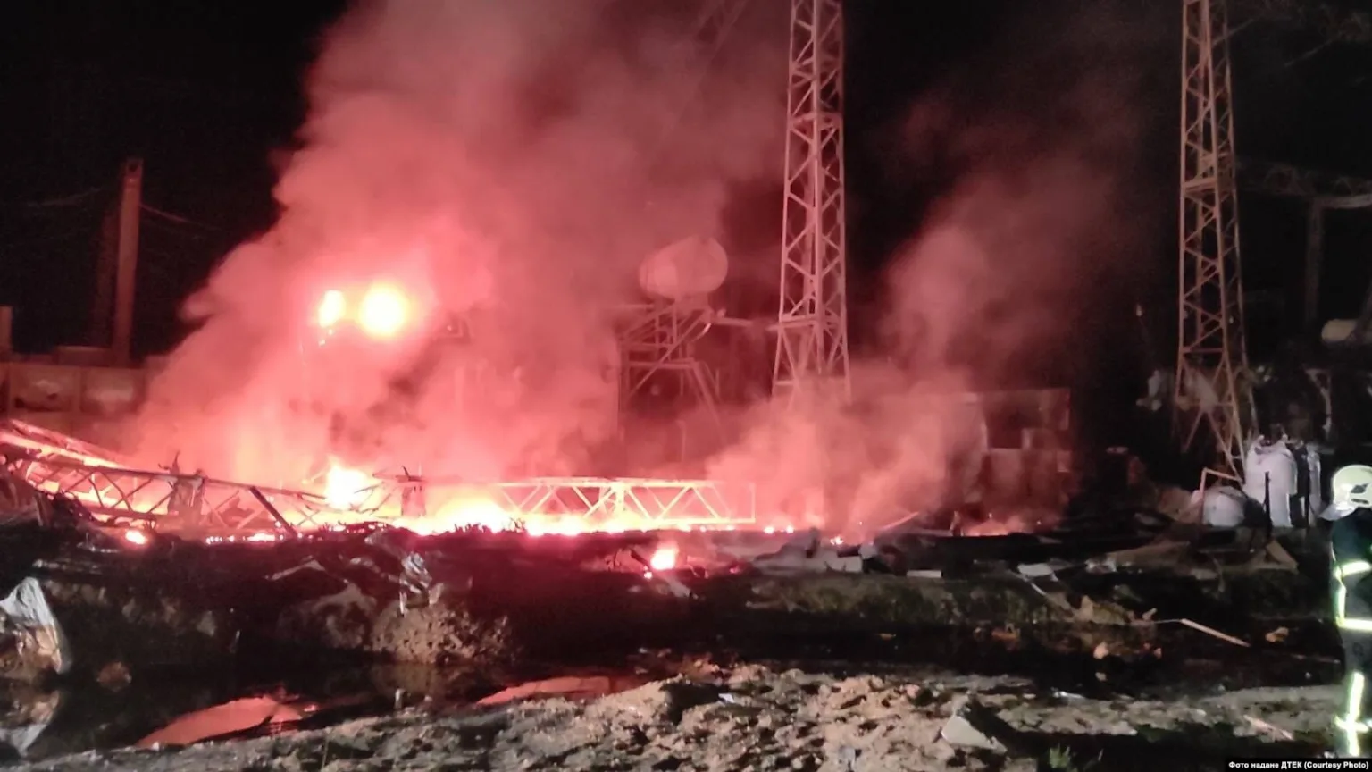 Пожежа на електростанції вночі