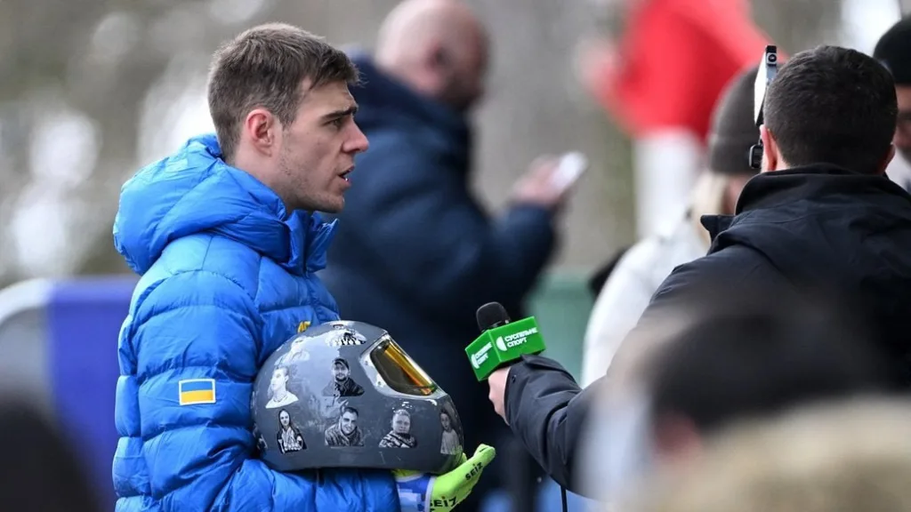 Український спортсмен дає інтерв’ю на вулиці